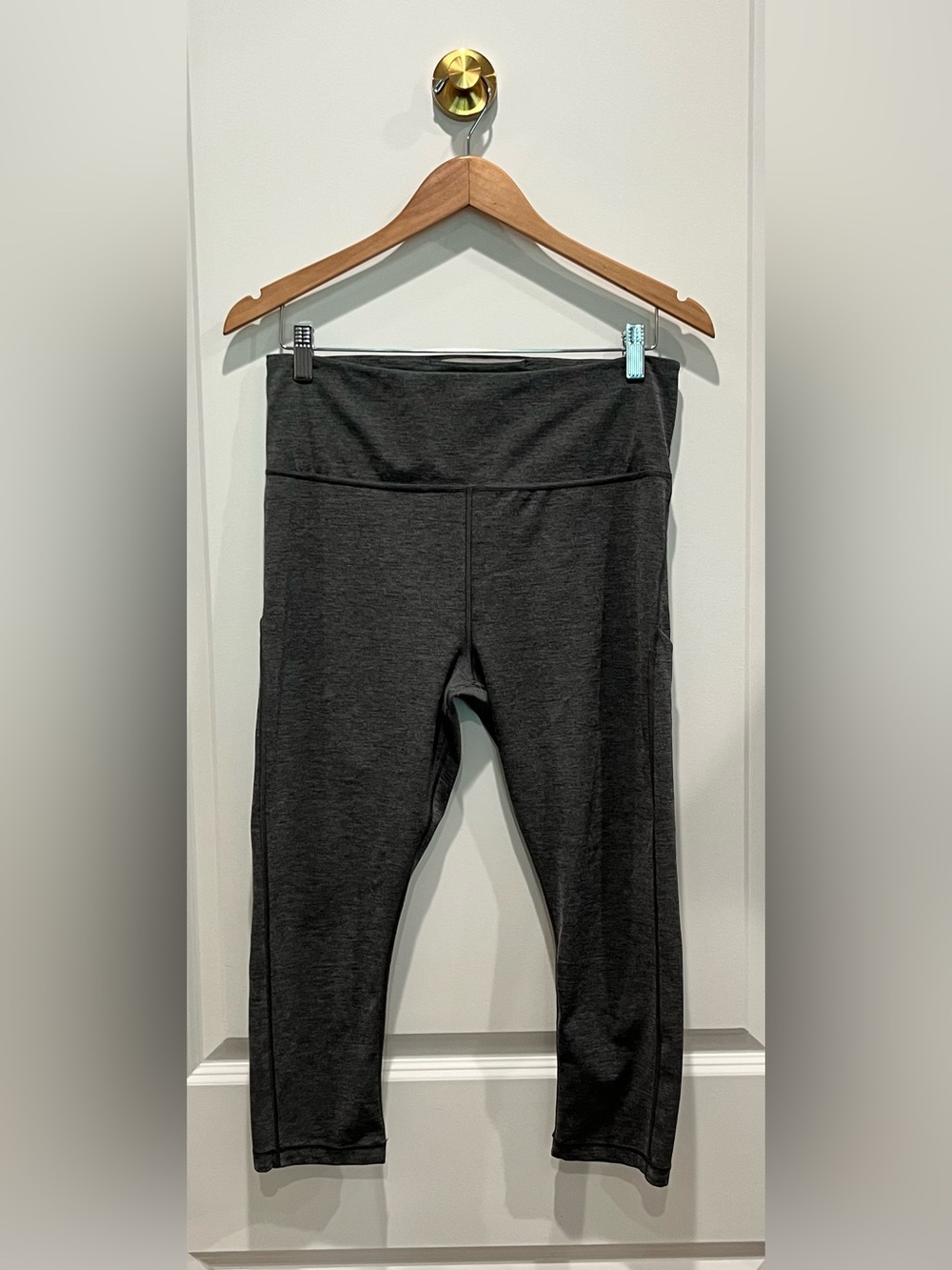 Athleta Gray Women’s Capri Leggings